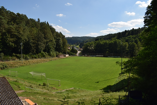 Rasenplatz in Trassem